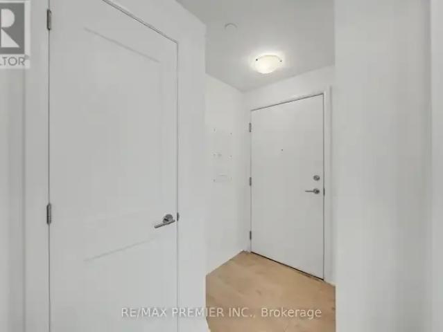 2 Bedroom Apartment Vaughan ON 102339245