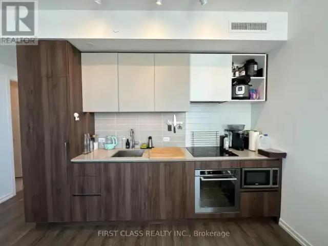 2 Bedroom Apartment Vaughan ON 102578956