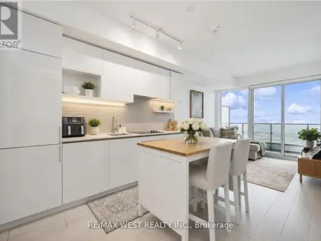 2 Bedroom Apartment Vaughan ON 103879738