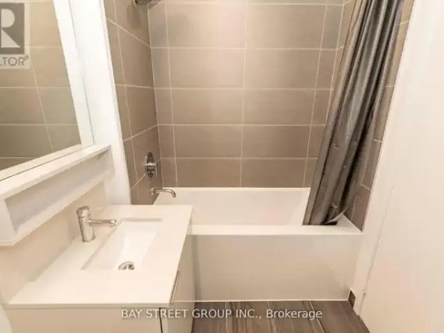 2 Bedroom Apartment Vaughan ON LS100564169