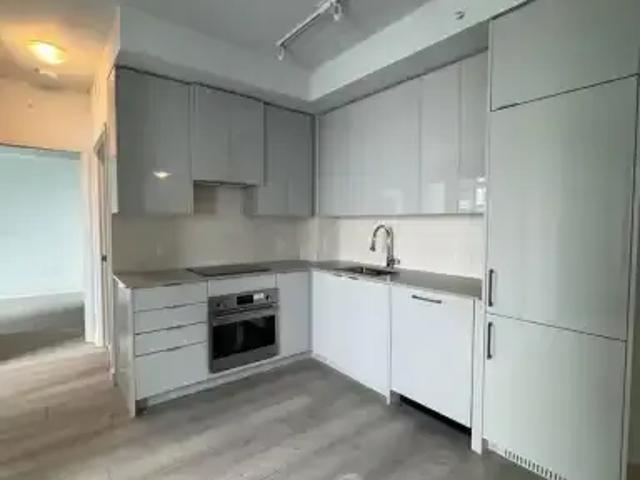 2 Bedroom Apartment Vaughan ON LS101827948