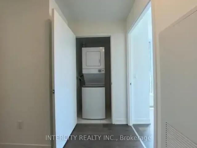 2 Bedroom Apartment Vaughan ON LS102468531