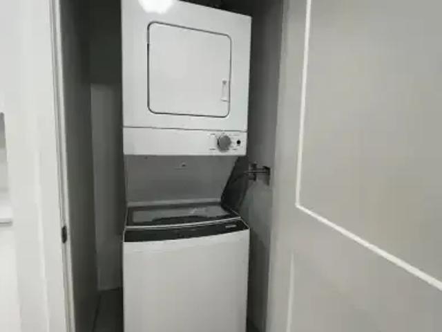 2 Bedroom Apartment Vaughan ON LS102715507