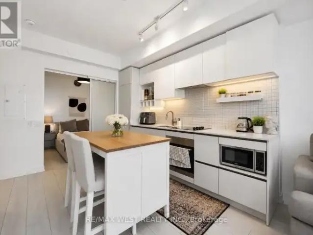 2 Bedroom Apartment Vaughan ON LS102243217