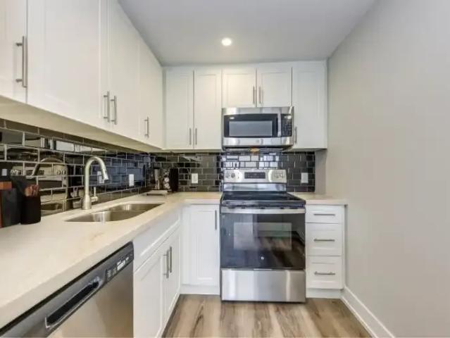 2 Bedroom Apartment Waterloo ON 98815975