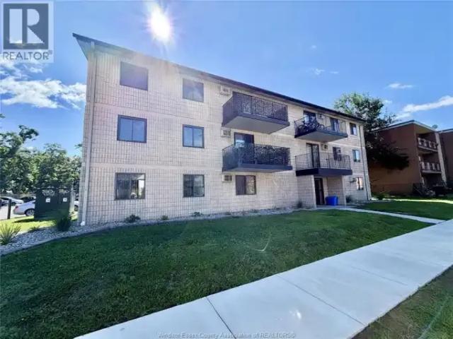 2 Bedroom Apartment Windsor ON 105135756