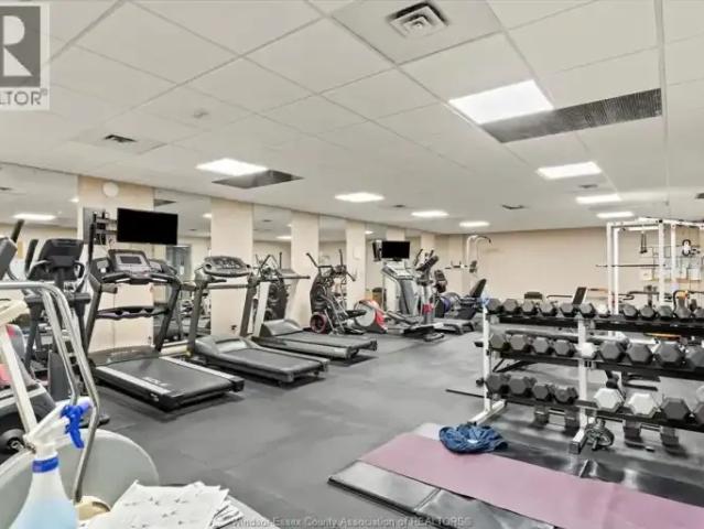 2 Bedroom Apartment Windsor ON 101878418