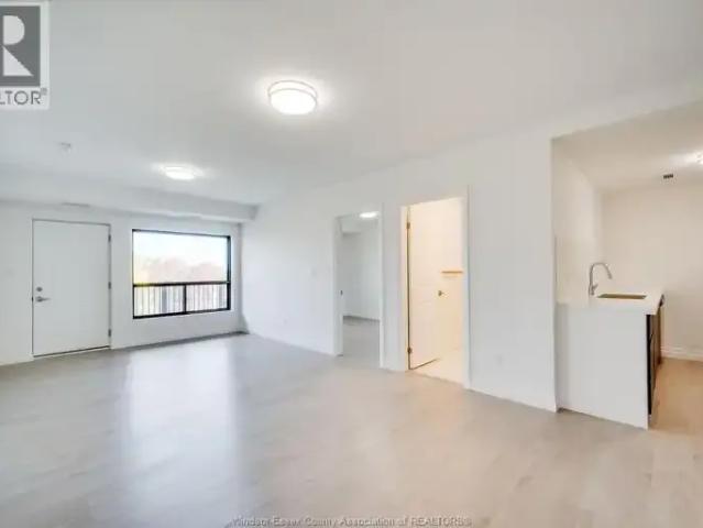 2 Bedroom Apartment Windsor ON 102701667