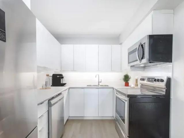 2 Bedroom Apartment Windsor ON 102847114