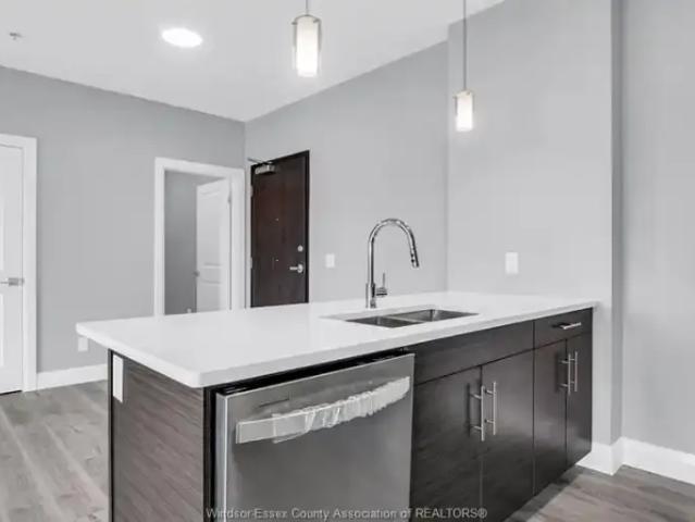 2 Bedroom Apartment Windsor ON 103179312