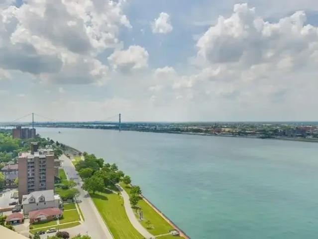 2 Bedroom Apartment Windsor ON 103355217