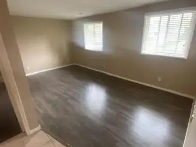 2 Bedroom Apartment Windsor ON LS101043030