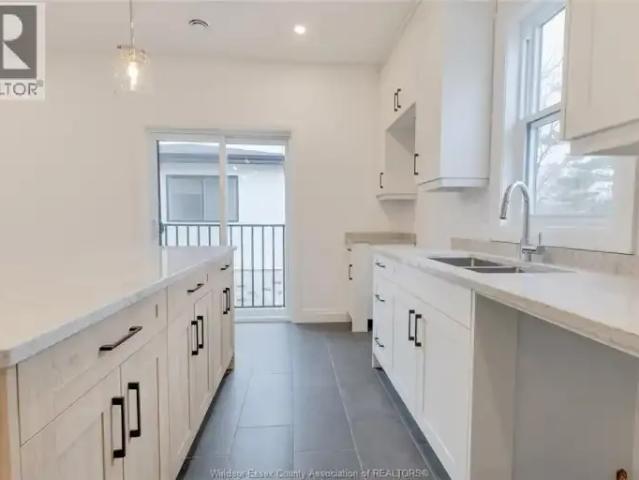 2 Bedroom Apartment Windsor ON LS101090447