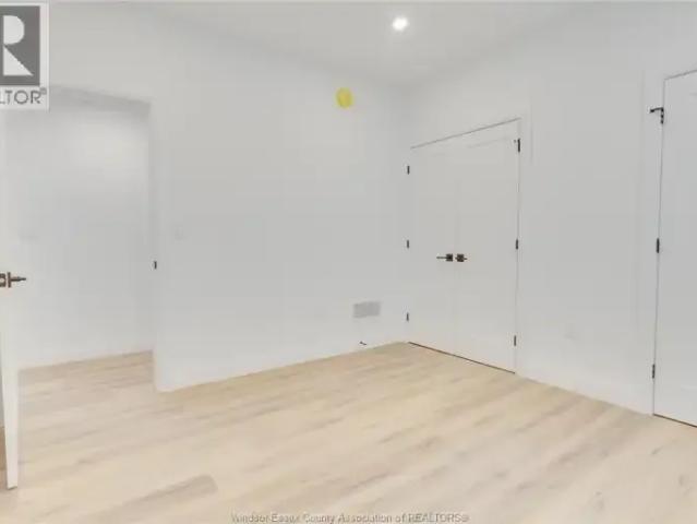 2 Bedroom Apartment Windsor ON LS101090451