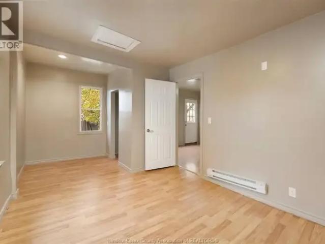 2 Bedroom Apartment Windsor ON LS101149013