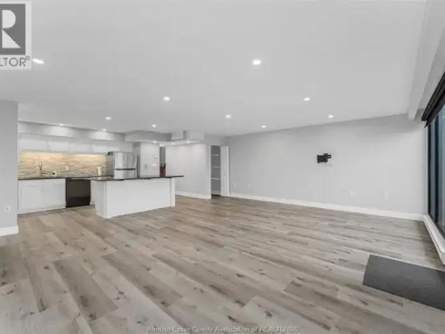 2 Bedroom Apartment Windsor ON LS102658685