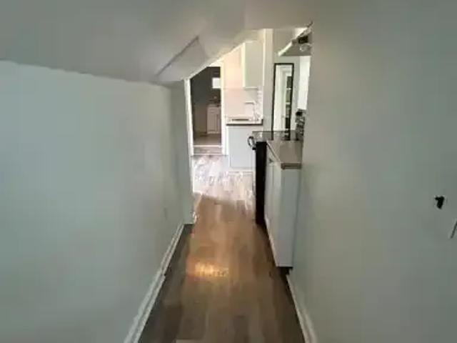 2 Bedroom Apartment Windsor ON LS102658688