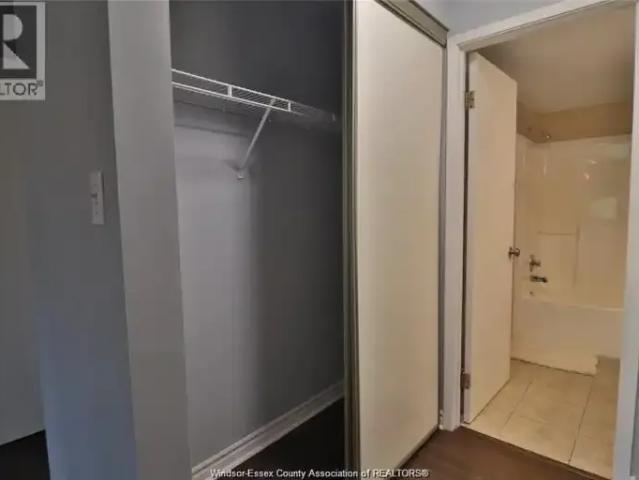 2 Bedroom Apartment Windsor ON LS102658690
