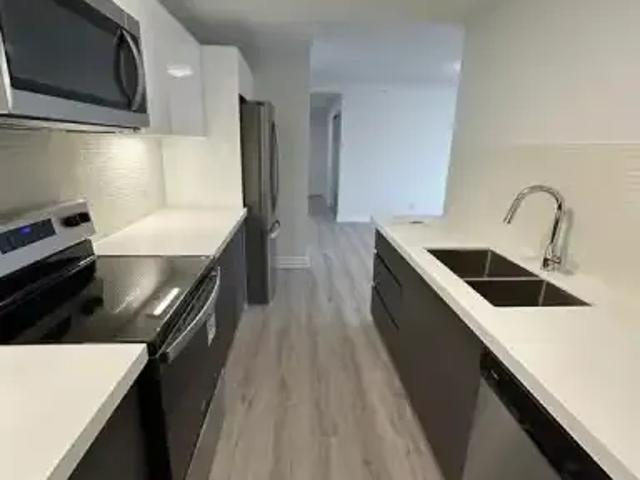 2 Bedroom Apartment Windsor ON LS102658691