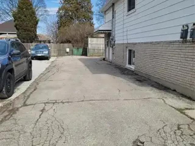 2 Bedroom Apartment Windsor ON LS102952257
