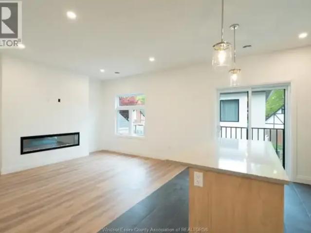 2 Bedroom Apartment Windsor ON LS102204352