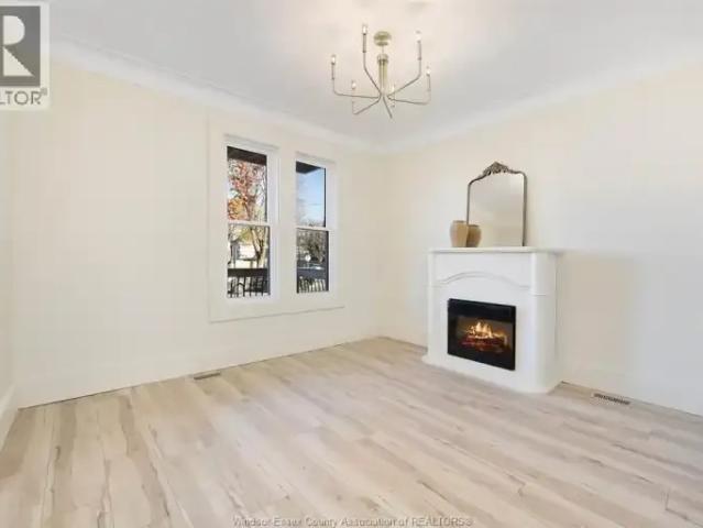 2 Bedroom Apartment Windsor ON LS102339294