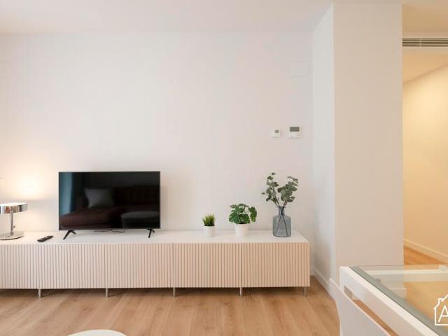 2 Bedroom Apartment with Communal Pool and Terrace Overlooking Badalona Marina