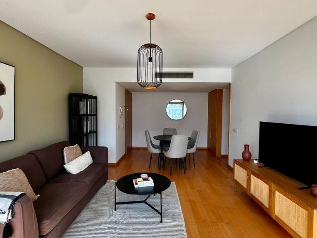 2 Bedroom Apartment with a view, Alcântara, Lisboa