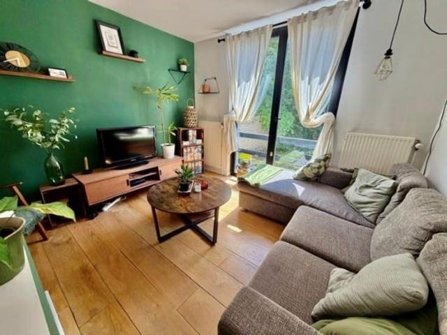 2 bedroom apartment with garden facing South