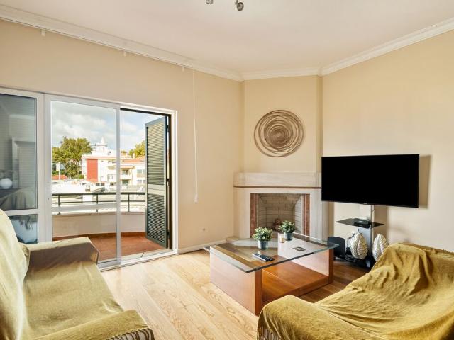 2 Bedroom Apartment with parking, Estoril, Cascais