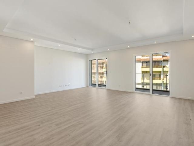 2 Bedroom Apartment with parking, Parede, Cascais
