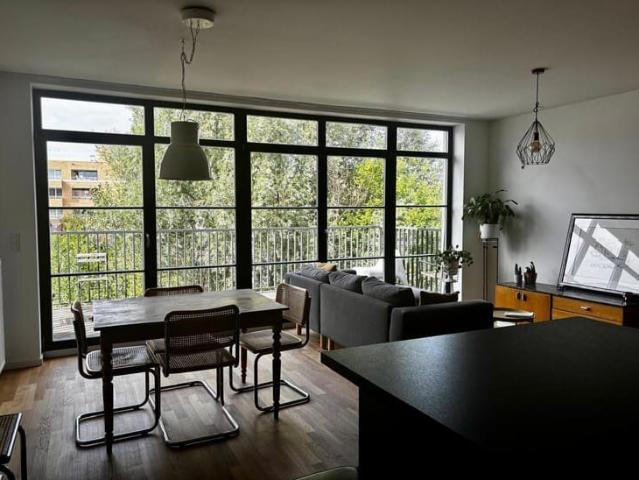 2 Bedroom Apartment with Plenty of Natural Light