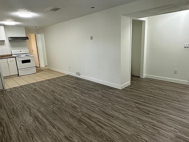 2 Bedroom Basement Marlborough Park Ne