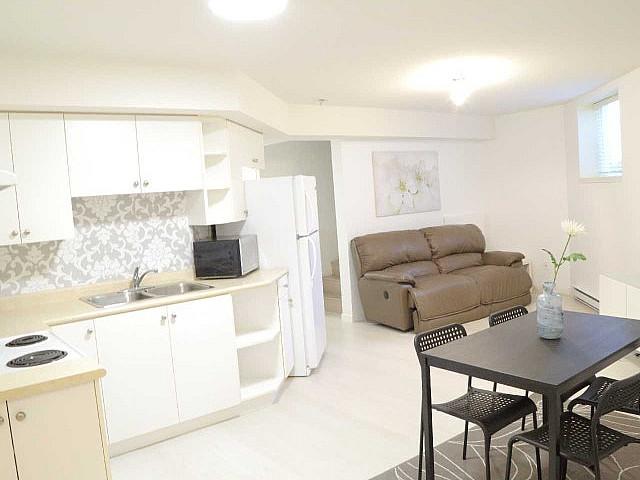 2 Bedroom Basement Suite Cloverdale $1900 + 1 /3 Utility