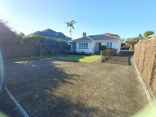 2 BEDROOM BUNGALOW IN Ellerslie