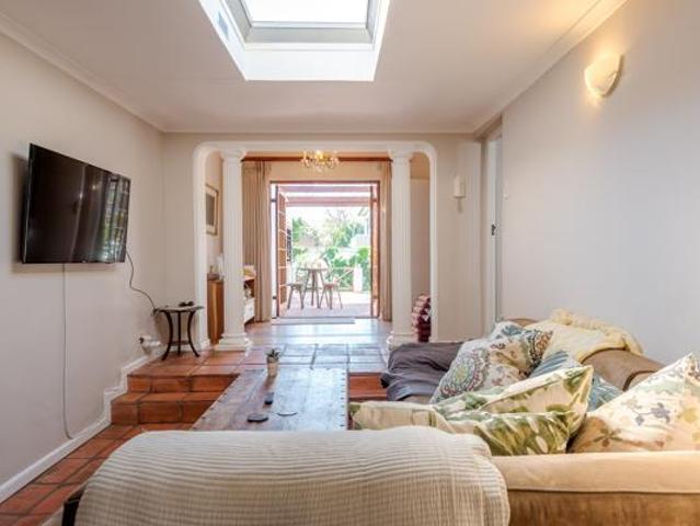 2 Bedroom Garden Cottage in Constantia