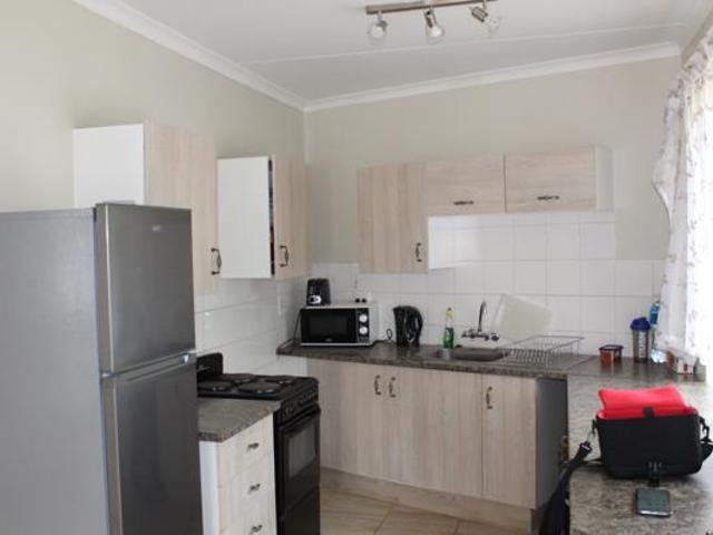2 Bedroom Garden Cottage in Constantia Kloof