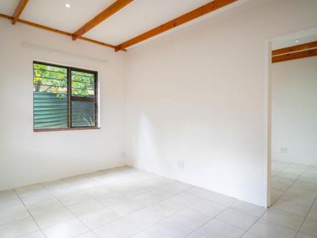 2 Bedroom Garden Cottage in Chartwell