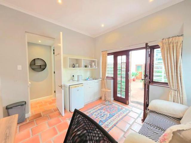 2 Bedroom Garden Cottage in Claremont Upper