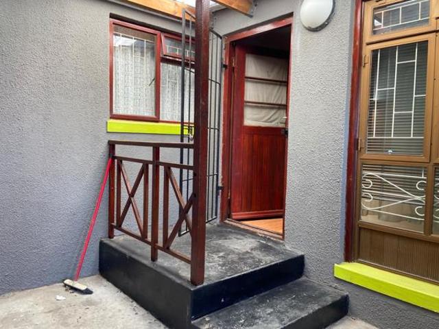 2 Bedroom Garden Cottage in Crawford