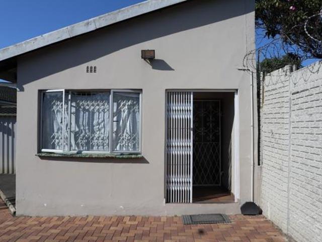 2 Bedroom Garden Cottage in Ashley