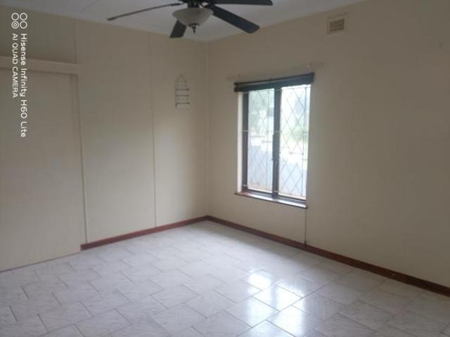 2 Bedroom Garden Cottage in Athlone Park