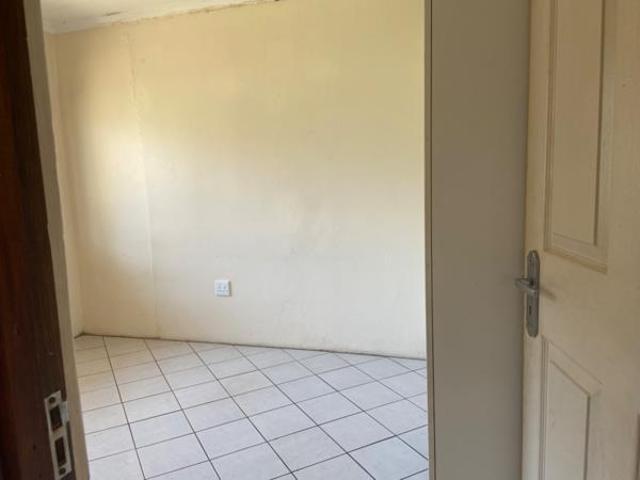 2 Bedroom Garden Cottage in Athlone Park