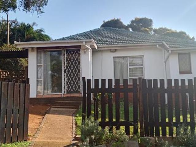 2 Bedroom Garden Cottage in Athlone Park
