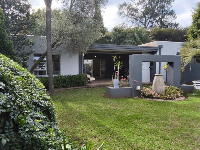2 Bedroom Garden Cottage in Bryanston West