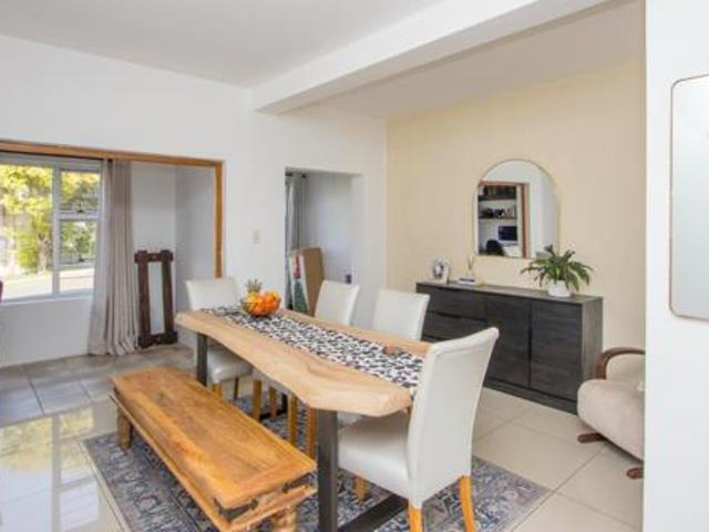 2 Bedroom Garden Cottage in Glenashley