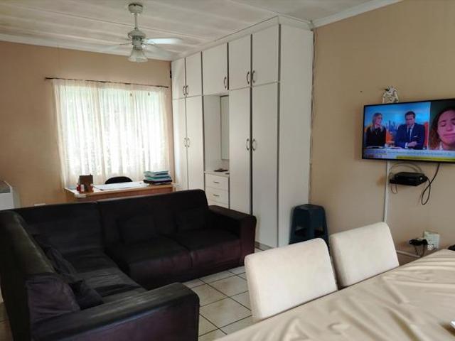 2 Bedroom Garden Cottage in Dawncliffe