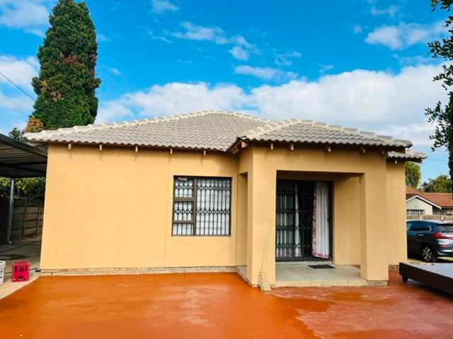 2 Bedroom Garden Cottage in Kanonkop