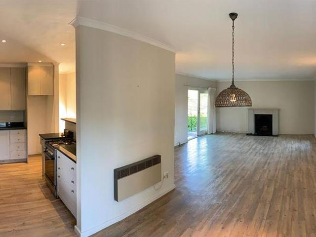 2 Bedroom Garden Cottage in Kenilworth