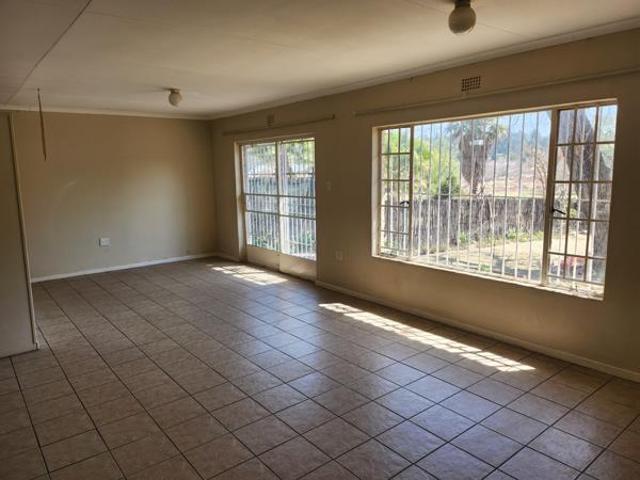 2 Bedroom Garden Cottage in Kyalami AH